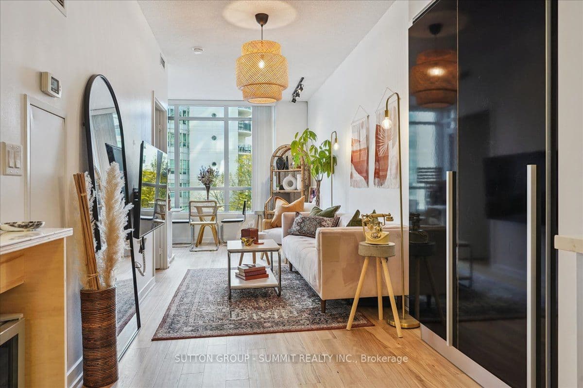 38 Dan Leckie Way 515, Toronto, ON M5V 2V6