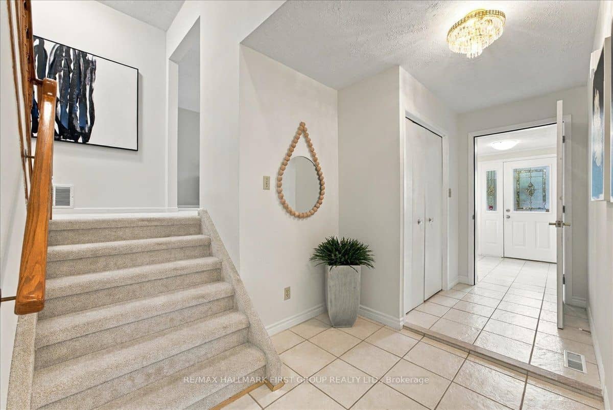 735 Bermuda Avenue, Oshawa, ON L1J 6B1