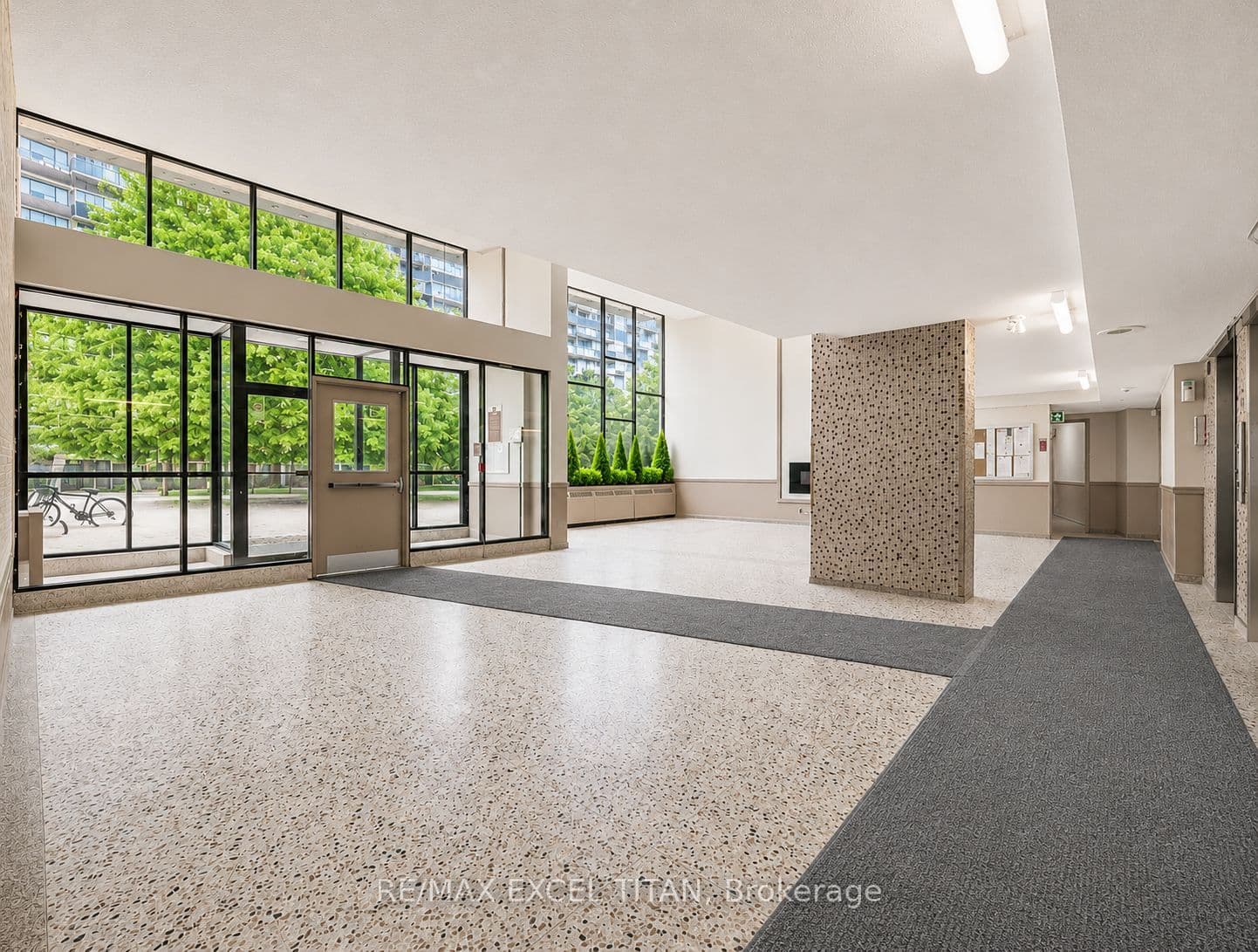 1385 Midland Avenue 802, Toronto, ON M1P 3B8