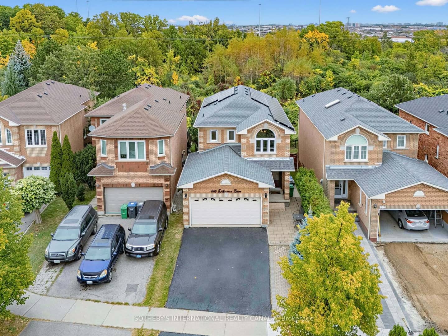 668 Driftcurrent Road, Mississauga, ON L4Z 3Z4