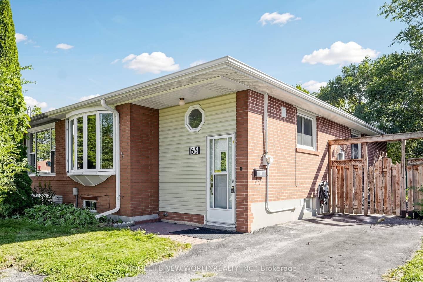 65 Walter Avenue, Newmarket, ON L3Y 2T4