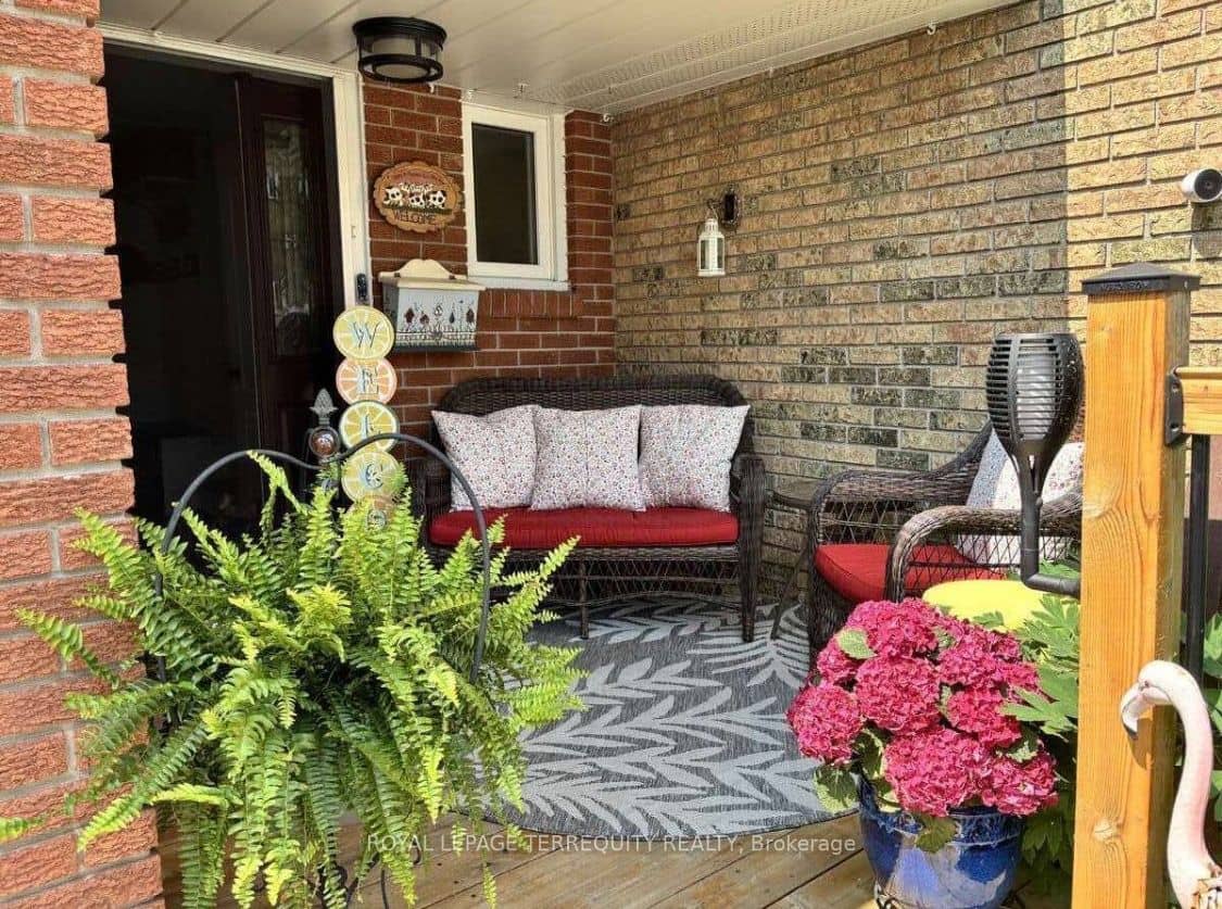 72 Carisbrooke Court, Brampton, ON L6S 3K1