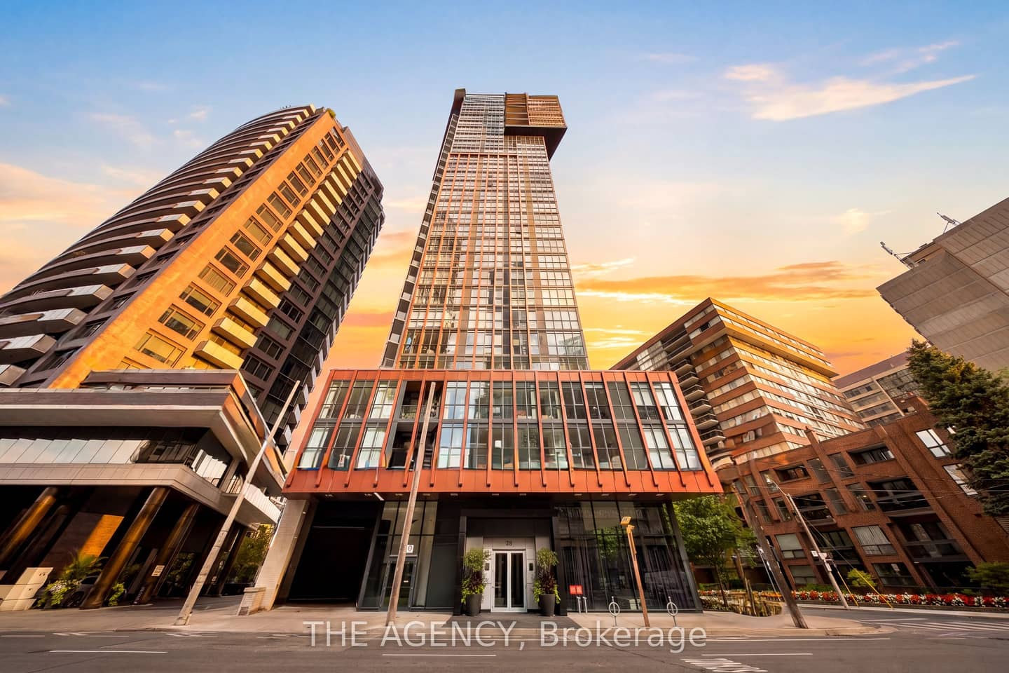 32 Davenport Road 401, Toronto, ON M5R 0B5