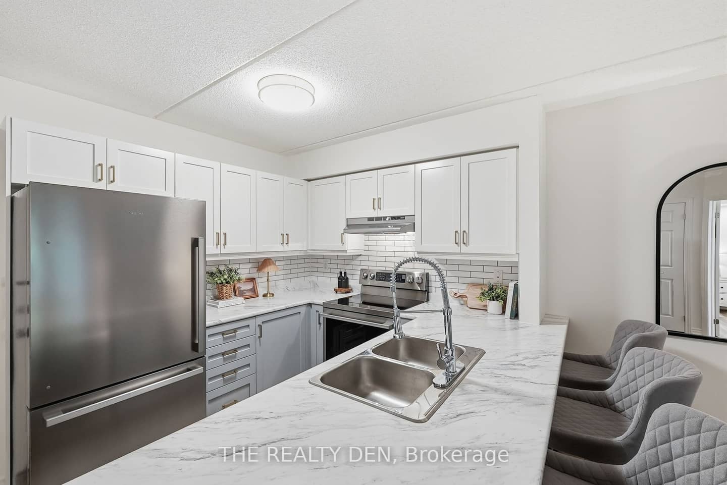 2085 Appleby Line 103, Burlington, ON L7L 7H4