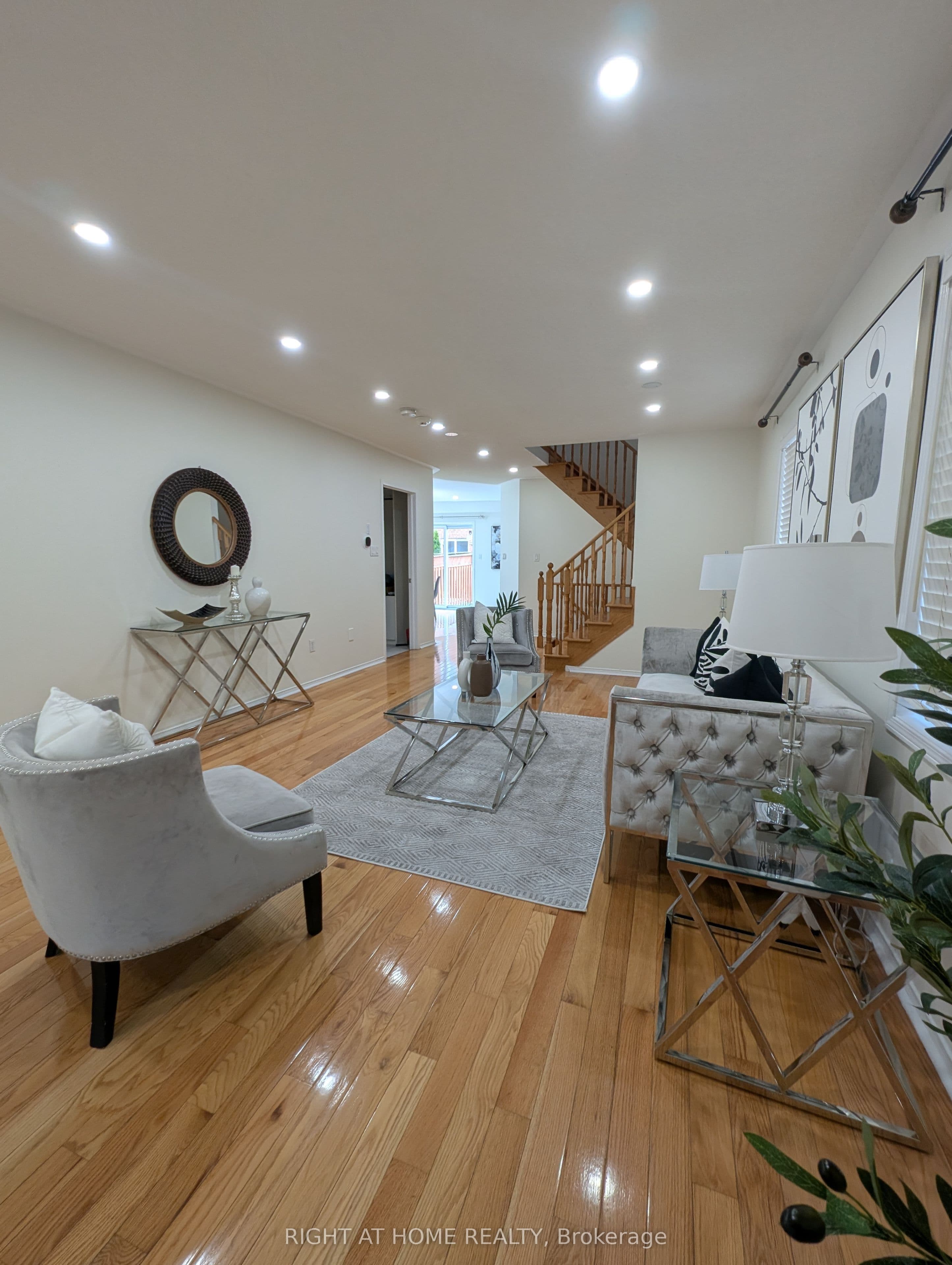 158 Hollywood hill Circle, Vaughan, ON L4H 2P2