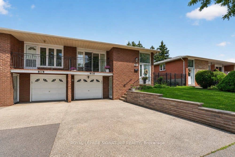 439 Ginger Downs, Mississauga, ON L5A 3A8