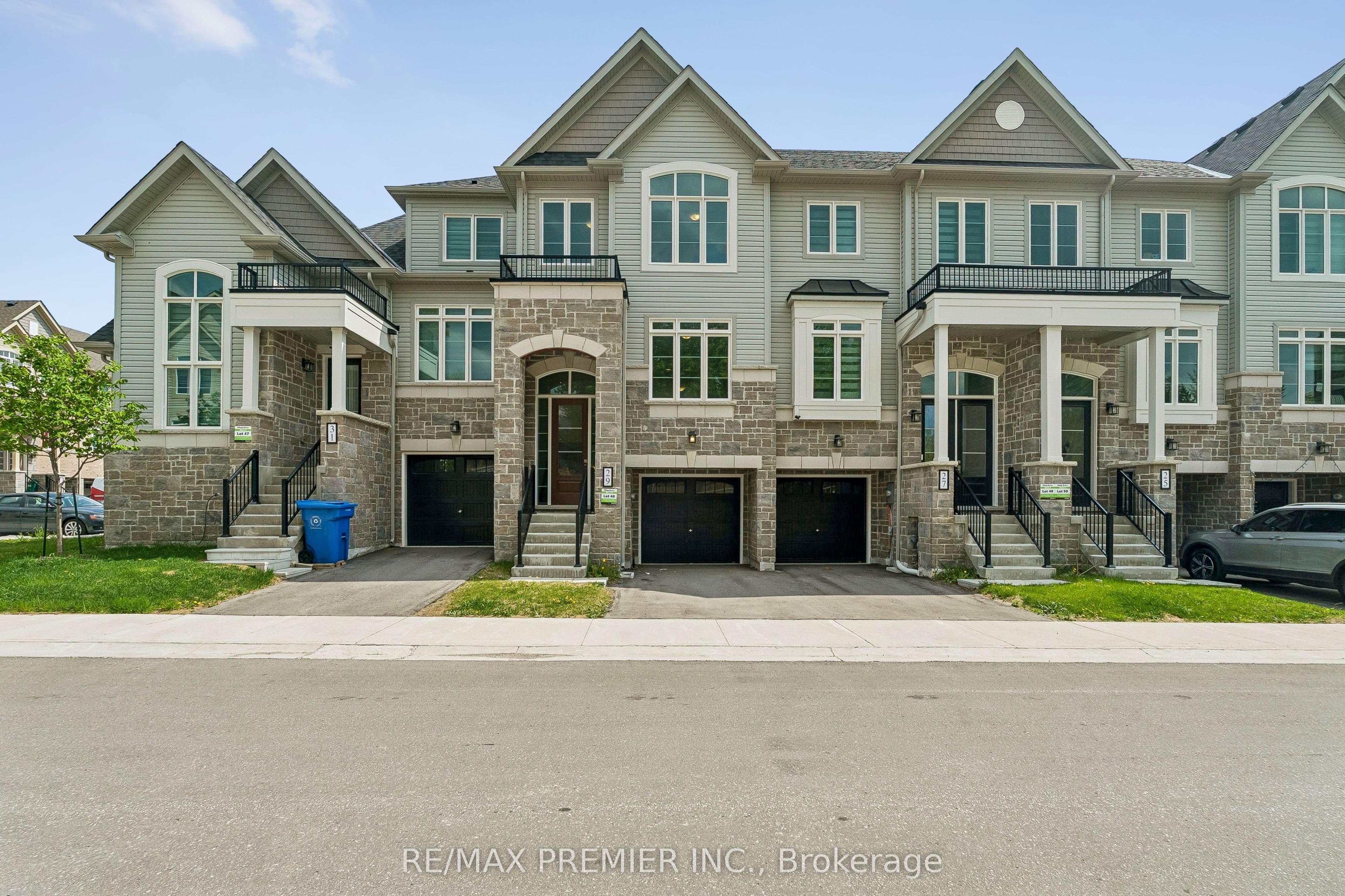29 Lyall Stokes Circle, East Gwillimbury, ON L0G 1M0