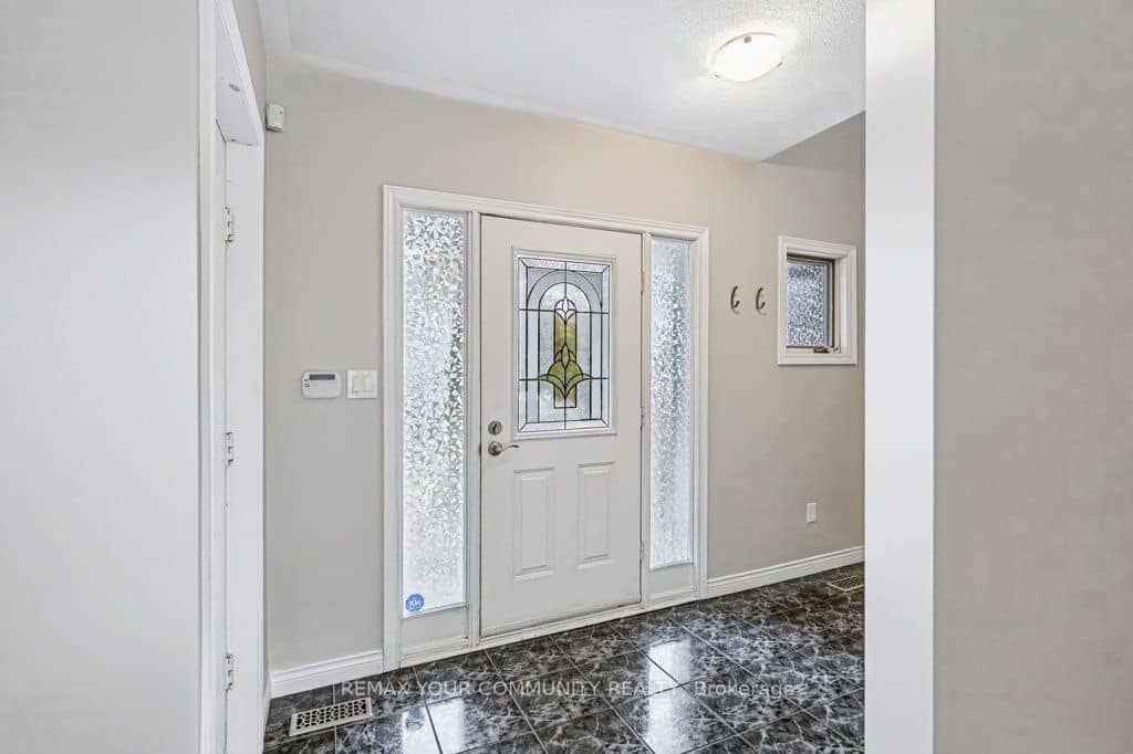 37 Brownstone Crescent, Clarington, ON L1E 2Y1