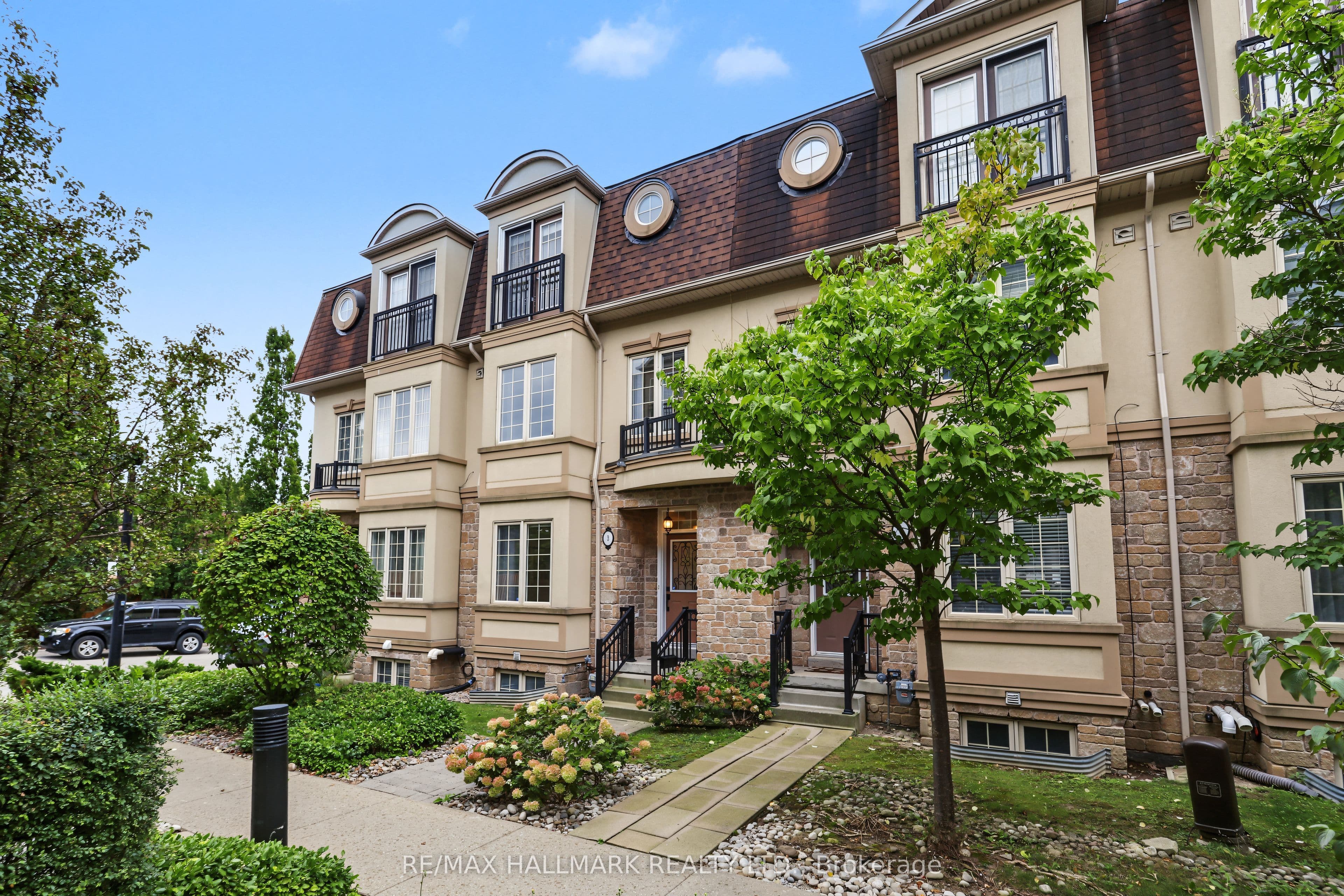 3 Flook Lane, Toronto, ON M2R 3Y5
