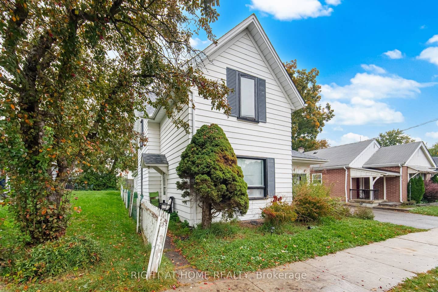 403 Park Avenue, Newmarket, ON L3Y 1V7