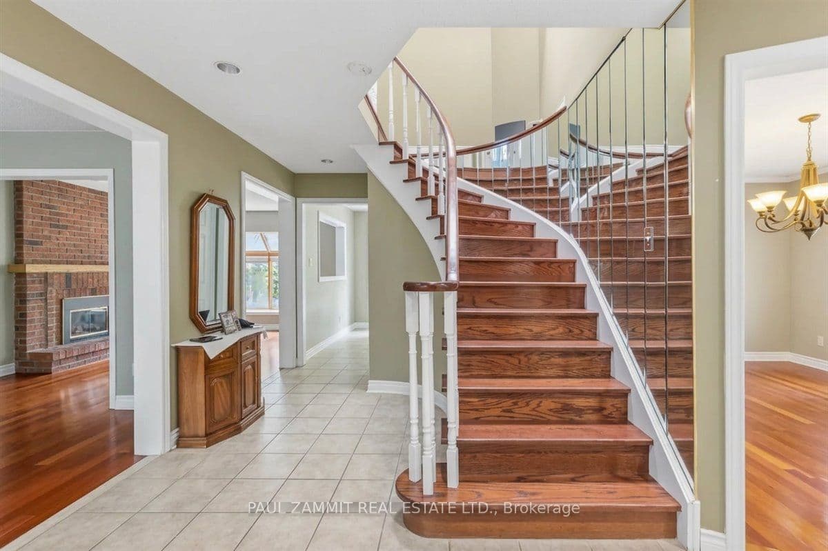 180 Lyndhurst Drive, Markham, ON L3T 6T6