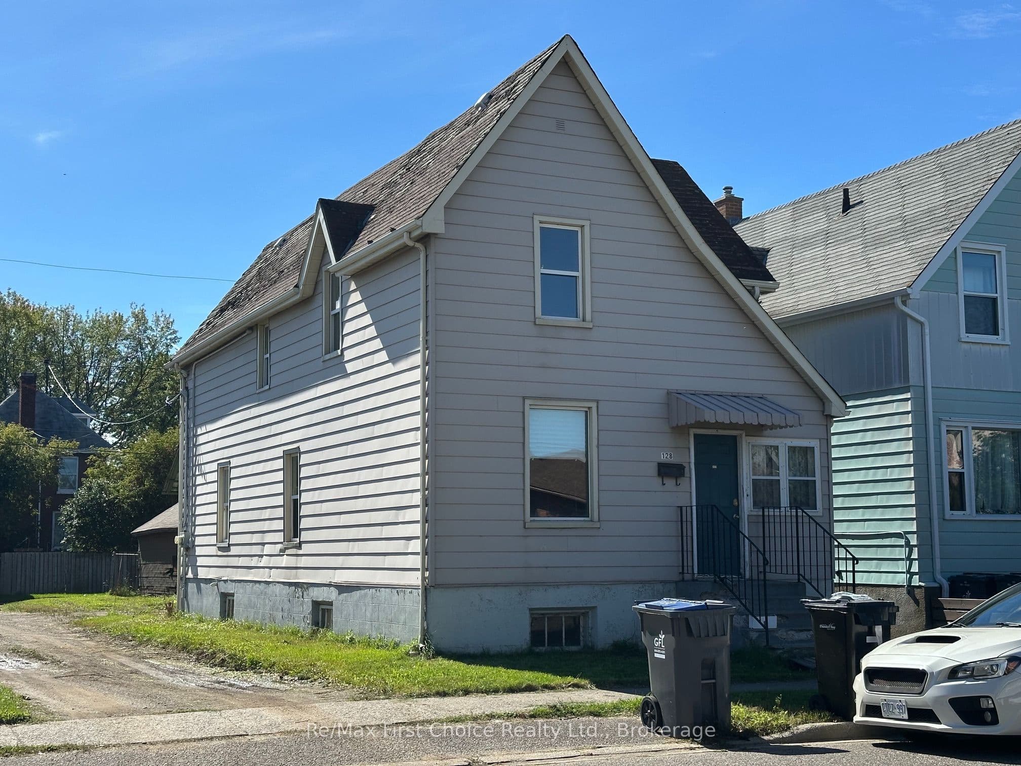 128 Cumming Street, Thunder Bay, ON P7C 1N7