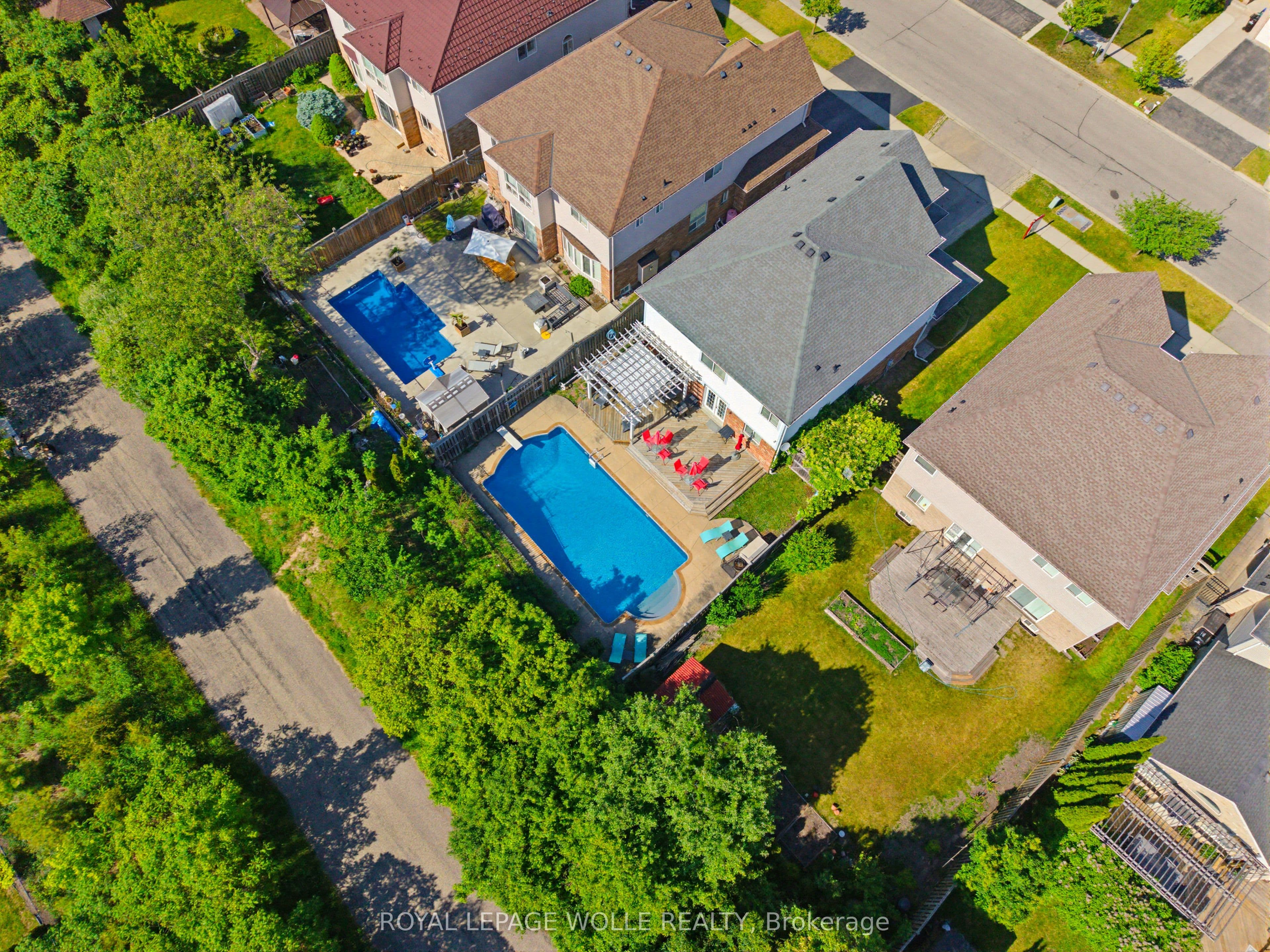 359 Pine Valley Drive, Kitchener, ON N2P 2V4