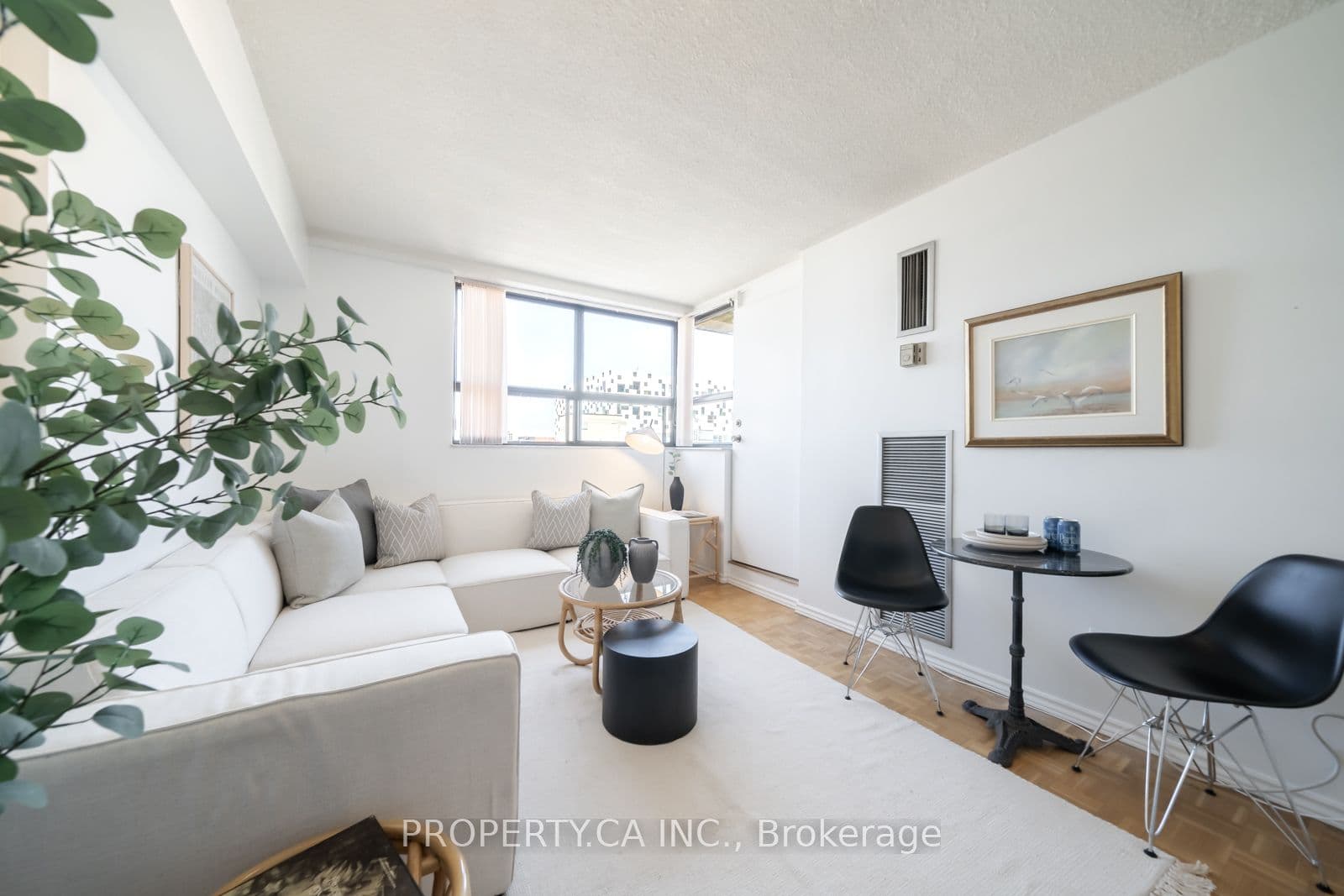80 St Patrick Street 914, Toronto, ON M5T 2X6