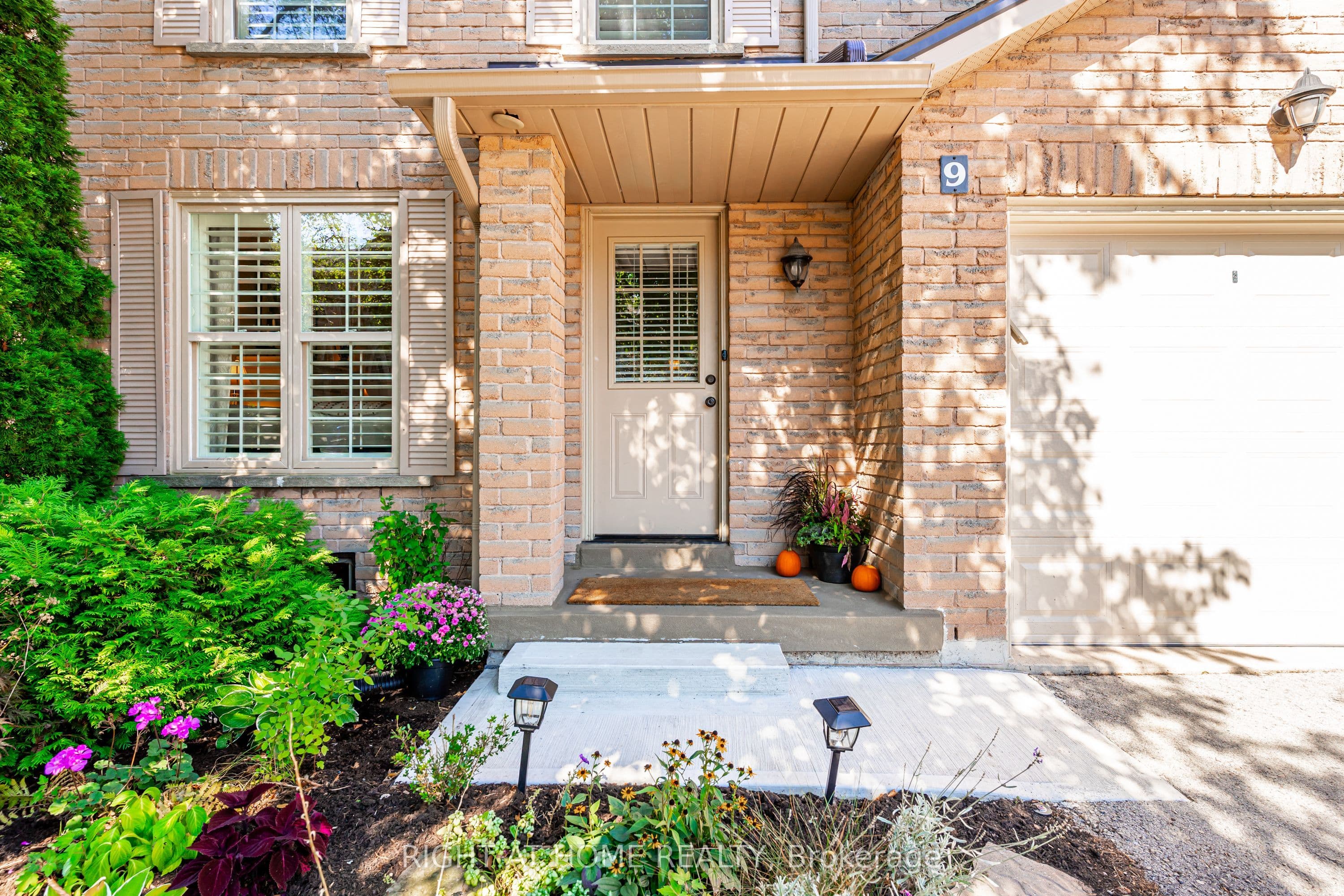 2272 Mowat Avenue 9, Oakville, ON L6H 5L8