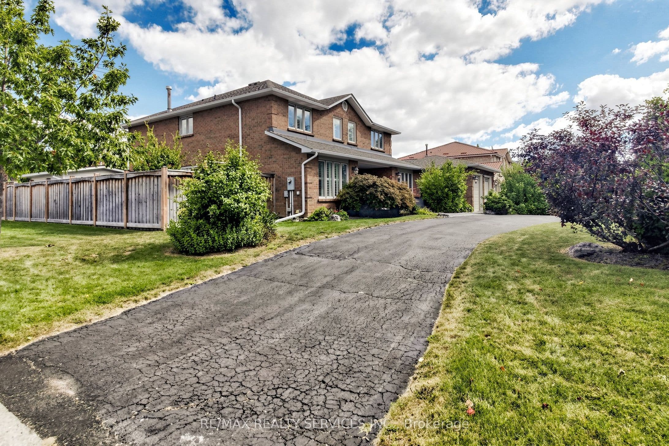 35 Linden Crescent, Brampton, ON L6S 4G1