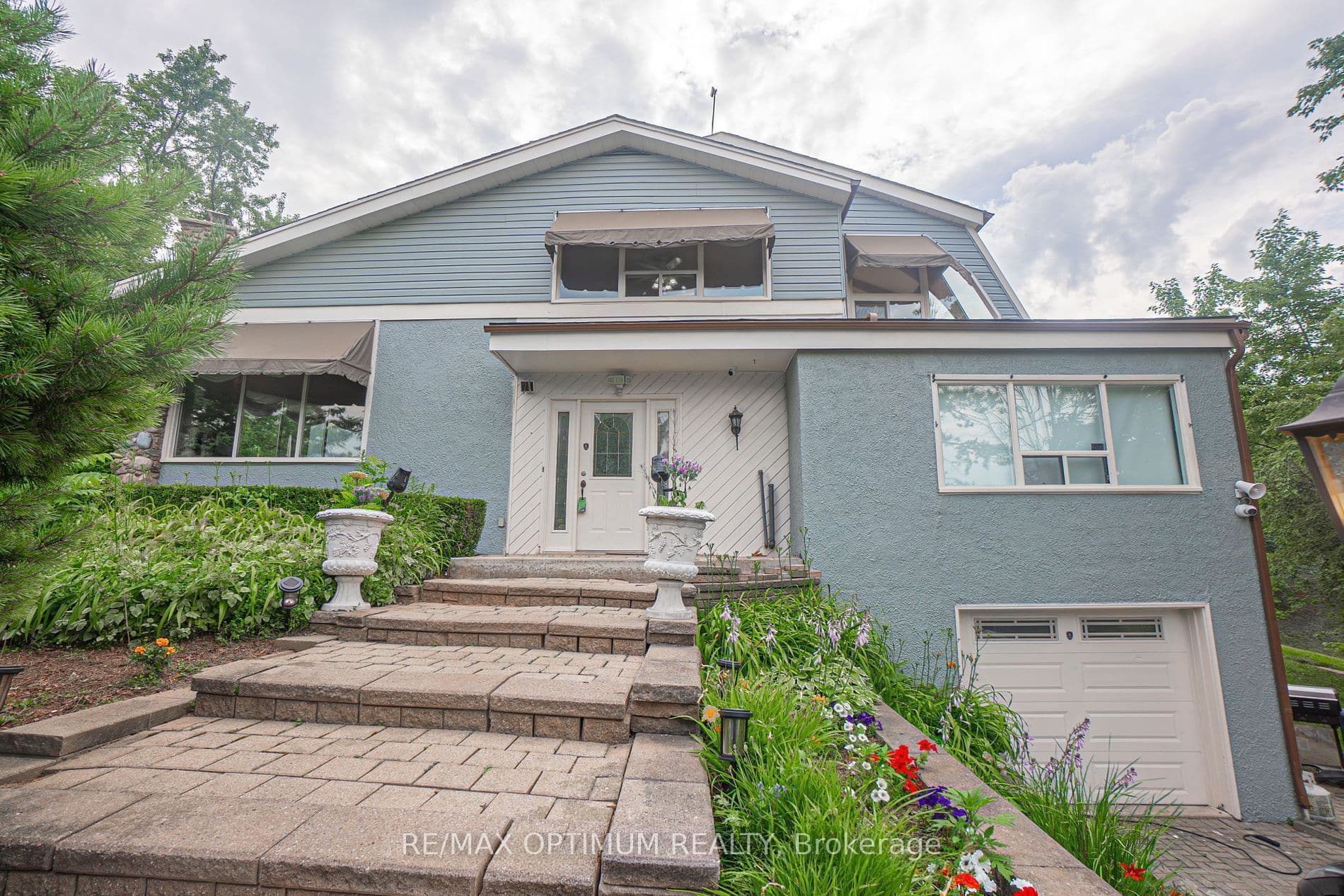 10799 15 Side Road, Halton Hills, ON L7G 4S6