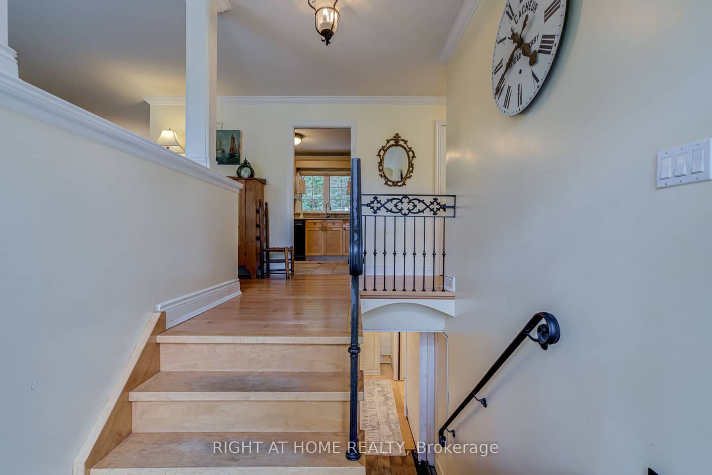 1627 Rometown Drive, Mississauga, ON L5E 2V4