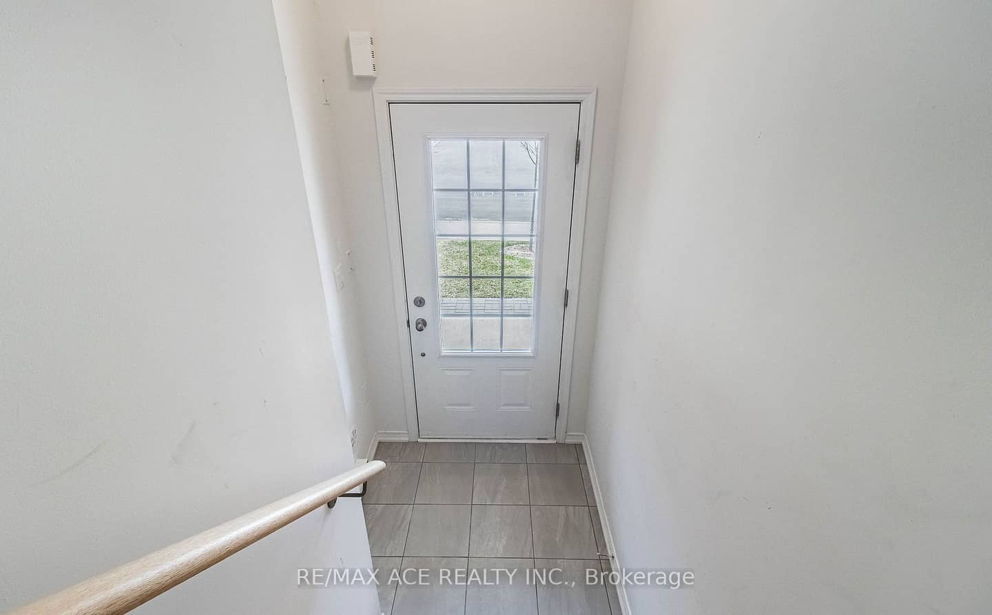 2560 Barbarolli Path 109, Oshawa, ON L1L 0P9