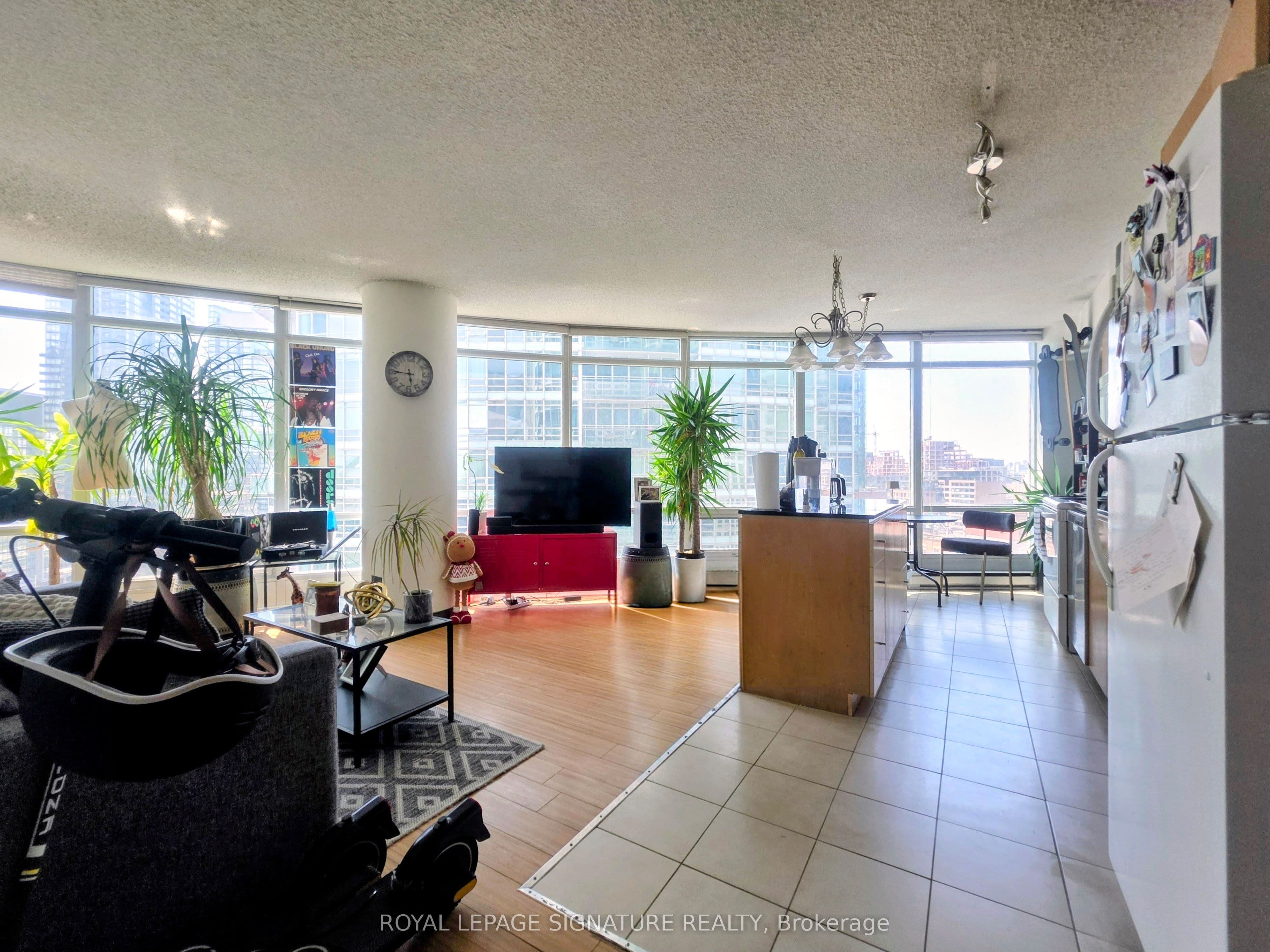 373 Front Street W 1703, Toronto, ON M5V 3R7