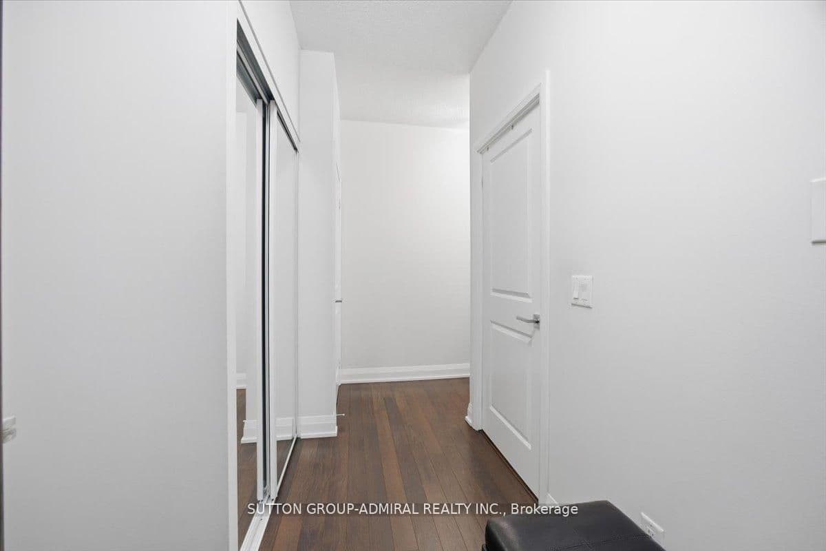 95 North Park Road 204, Vaughan, ON L4J 0J1