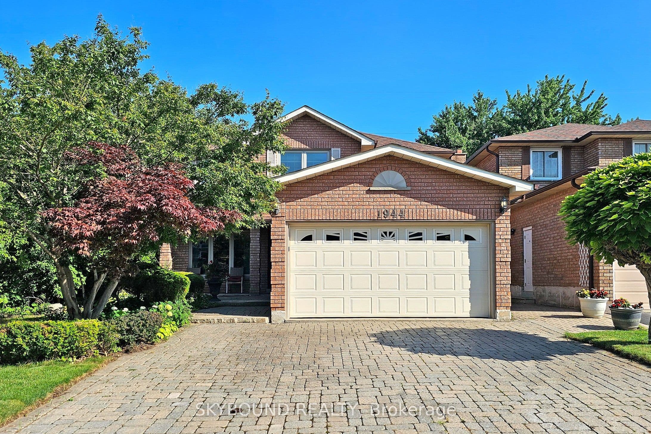 1944 Aldermead Road, Mississauga, ON L5M 3A1