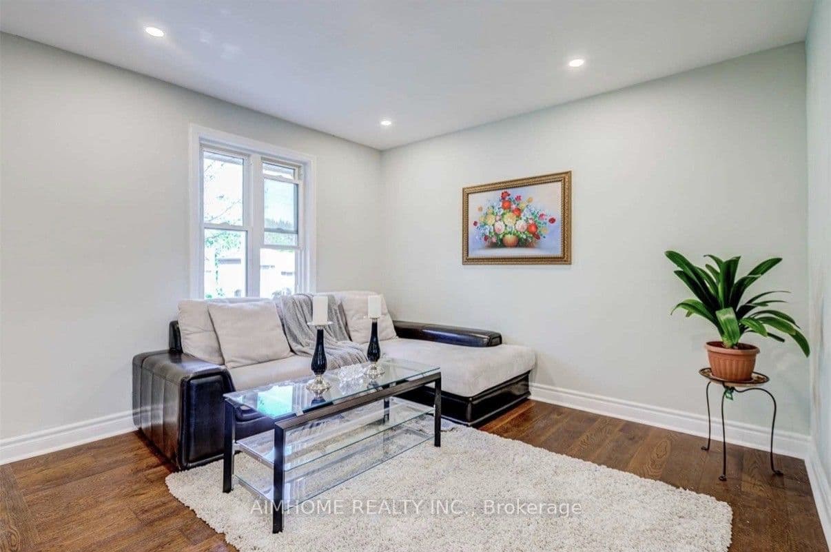 32 Lauralynn Crescent, Toronto, ON M1S 2H5