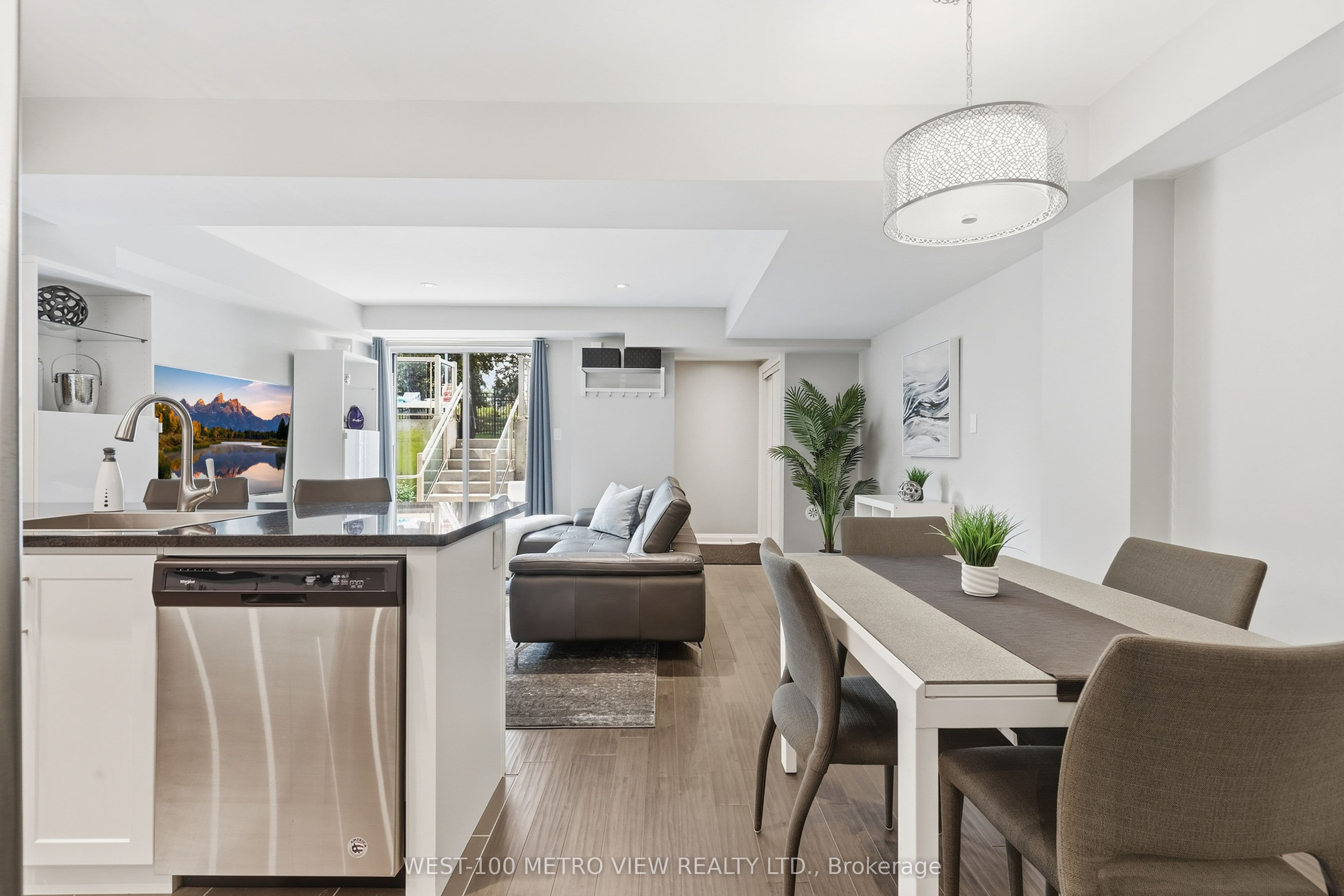 3 Applewood Lane 102, Toronto, ON M9C 0C1