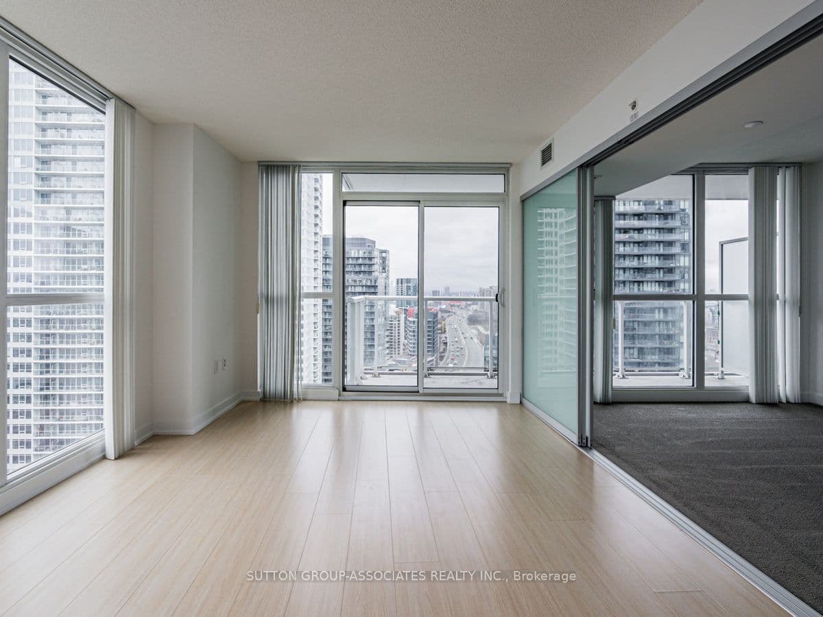 75 Queens Wharf Road 2808, Toronto, ON M5V 0J8