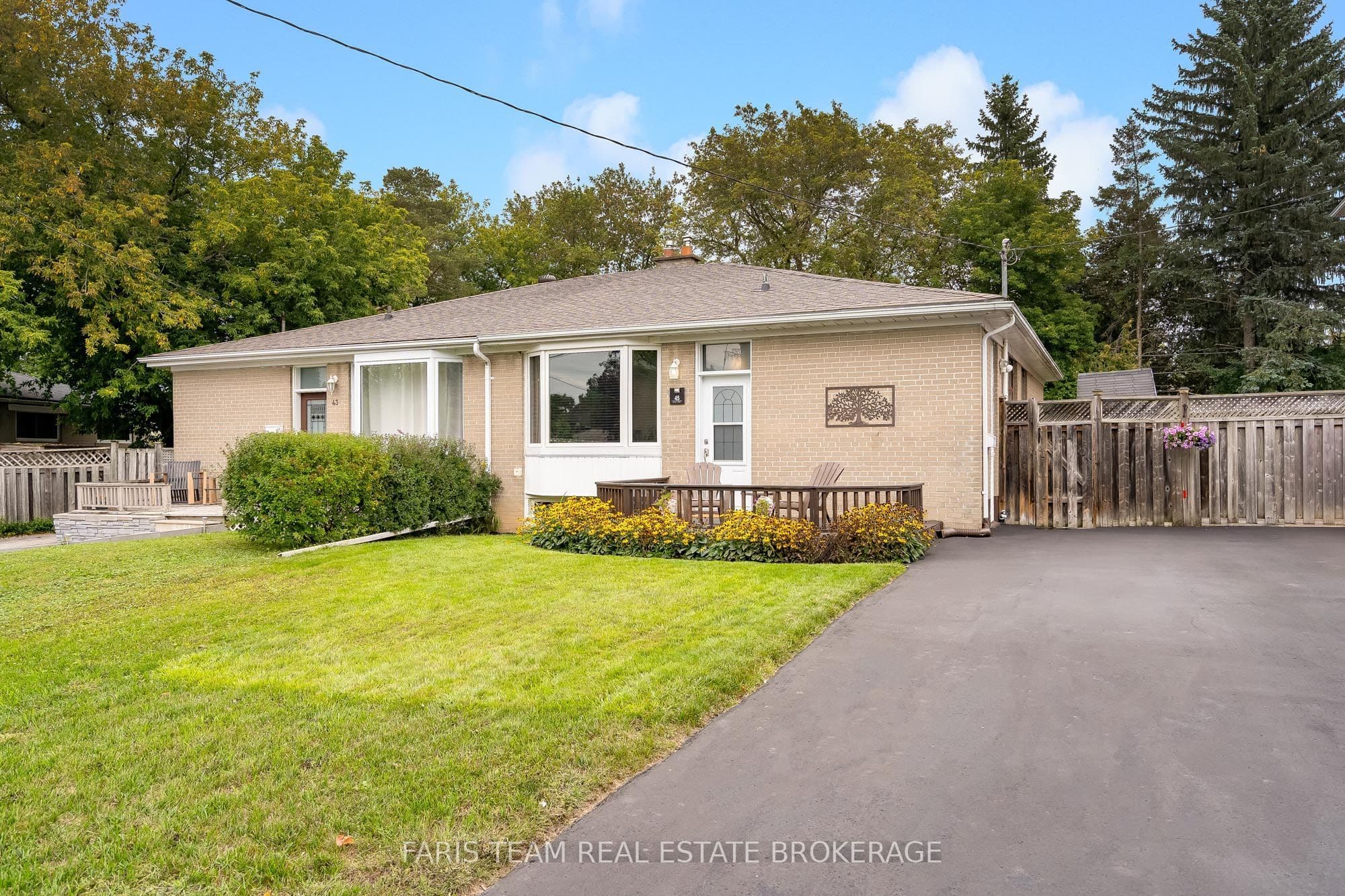 45 Bailey Crescent, Aurora, ON L4G 2B2