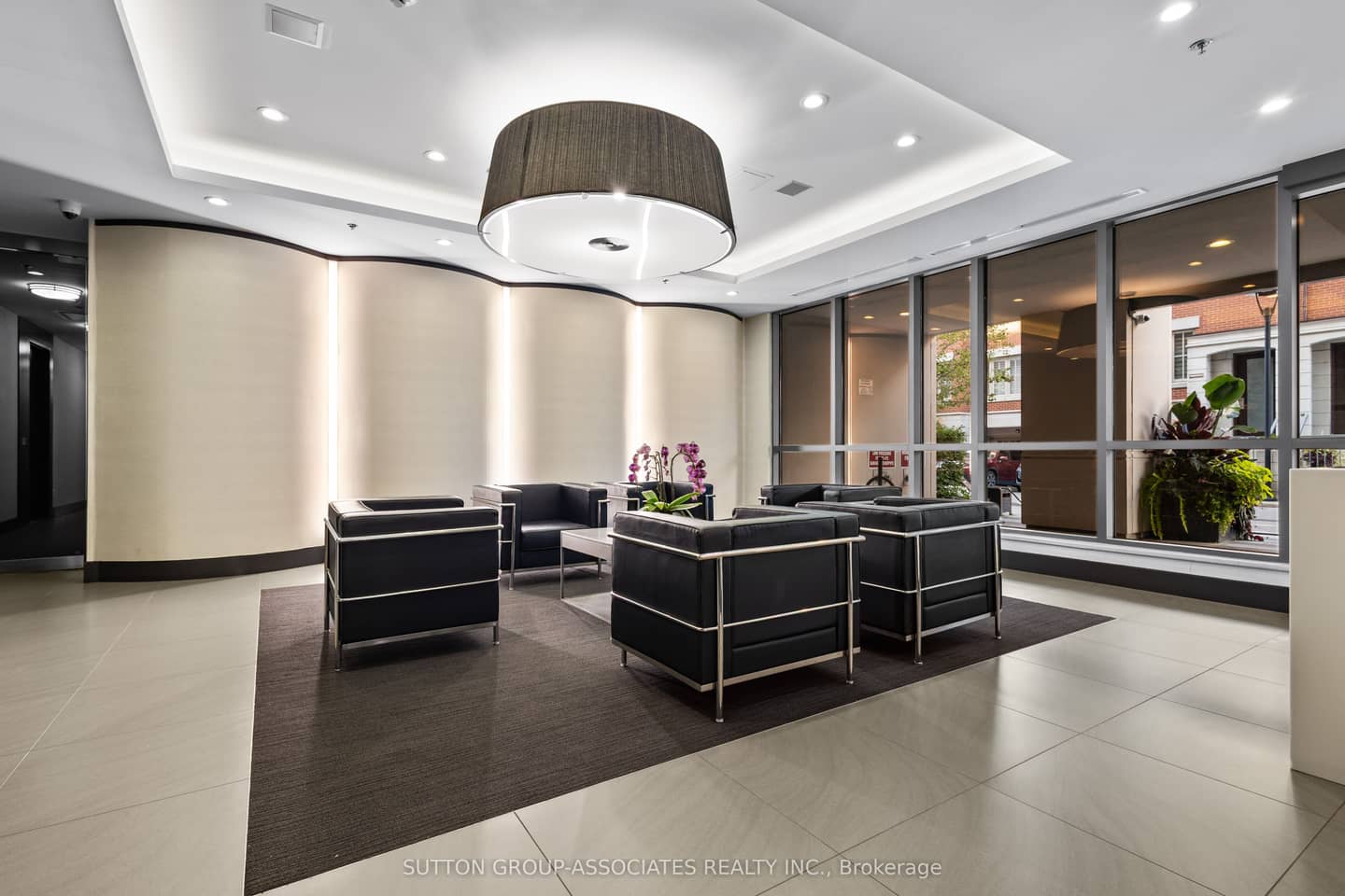 377 Madison Avenue 502, Toronto, ON M4V 3E1
