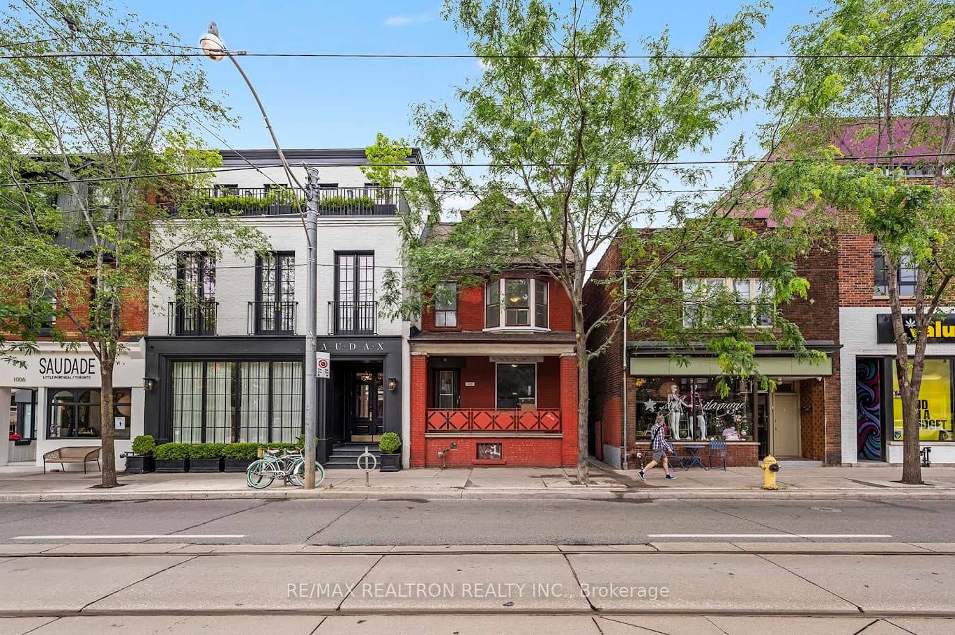 1000 Dundas Street W, Toronto, ON M6J 1W6
