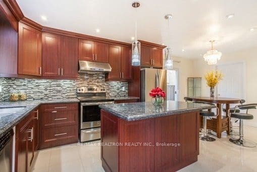 113 Upton Crescent, Markham, ON L3R 3T3