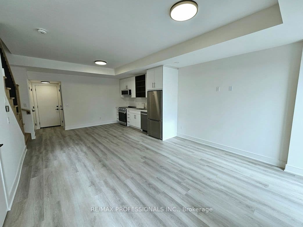230 Ellis Avenue, St. Catharines, ON L2P 0H2