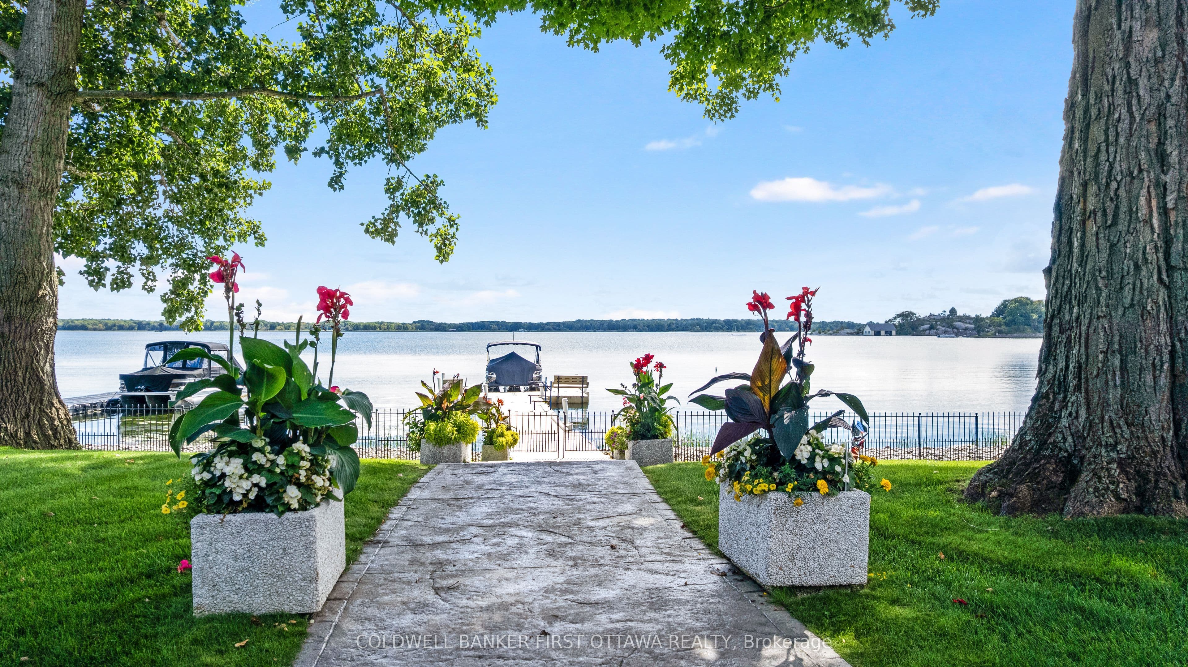 987 1000 Islands Parkway, Leeds and the Thousand Islands, ON K0E 1R0