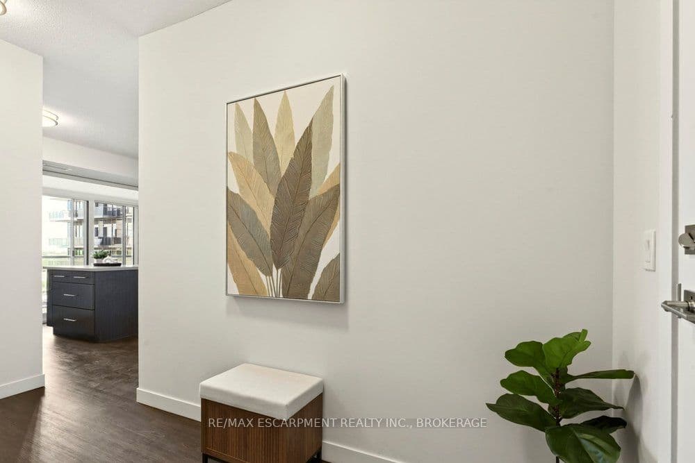 2087 Fairview Street 702, Burlington, ON L7R 0E5