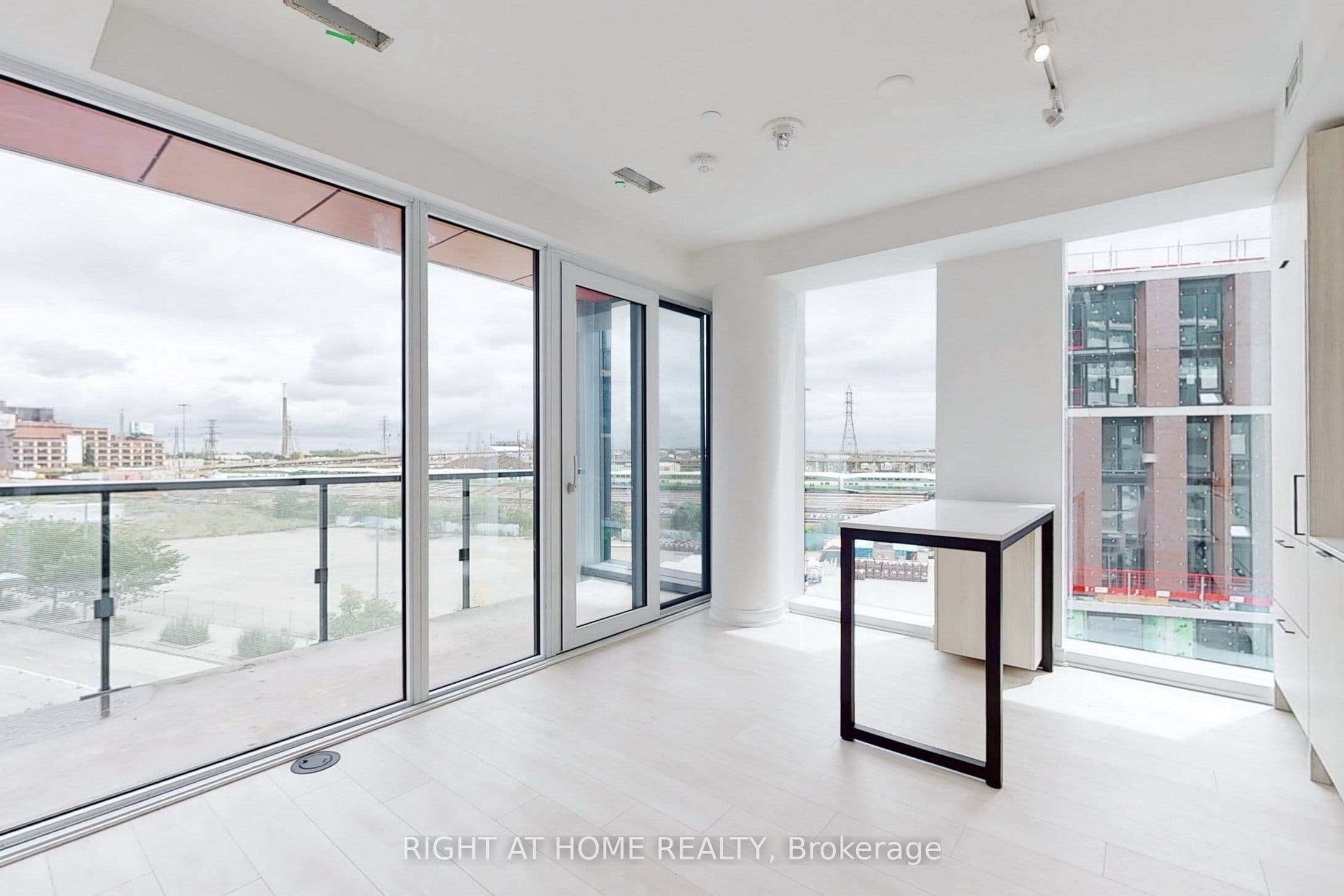 180 Mill Street S546, Toronto, ON M5A 0V6