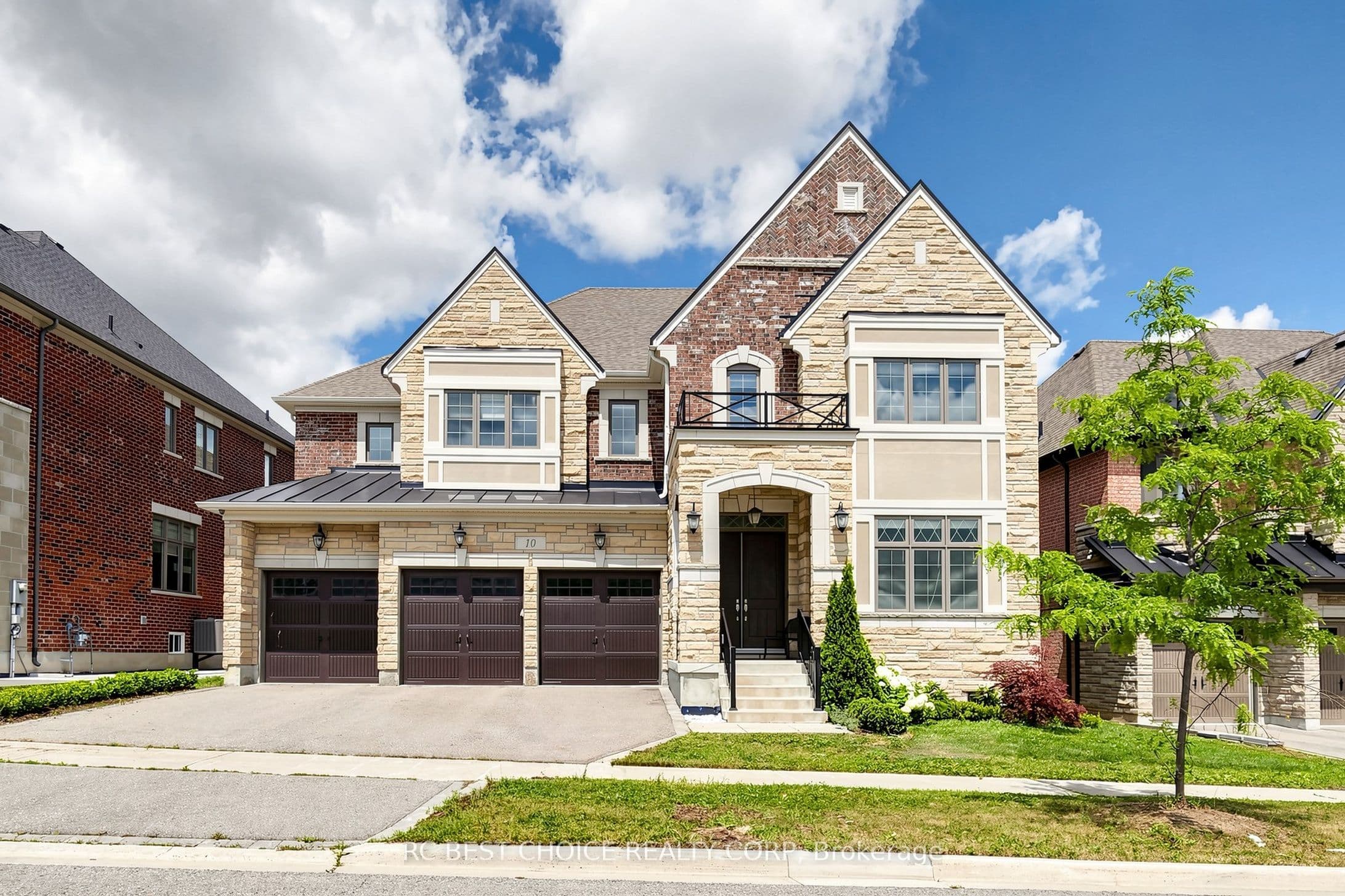 10 Ridgepoint Road, Vaughan, ON L4H 4V2