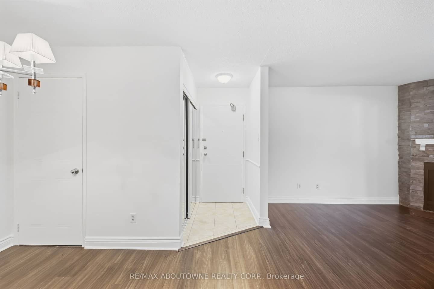 1480 Pilgrims Way 1611, Oakville, ON L6M 3G7