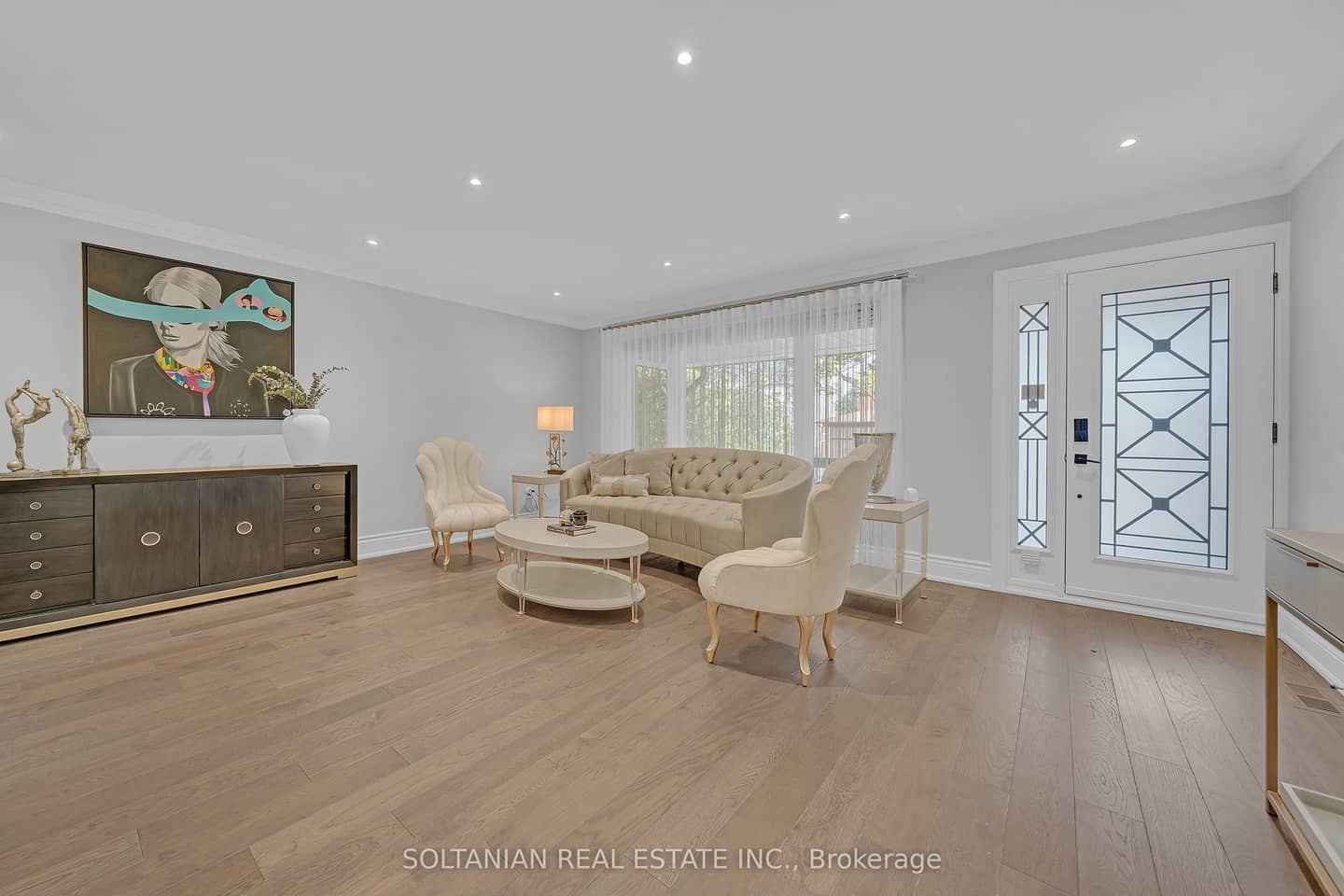 33 Madawaska Avenue, Toronto, ON M2M 2R1