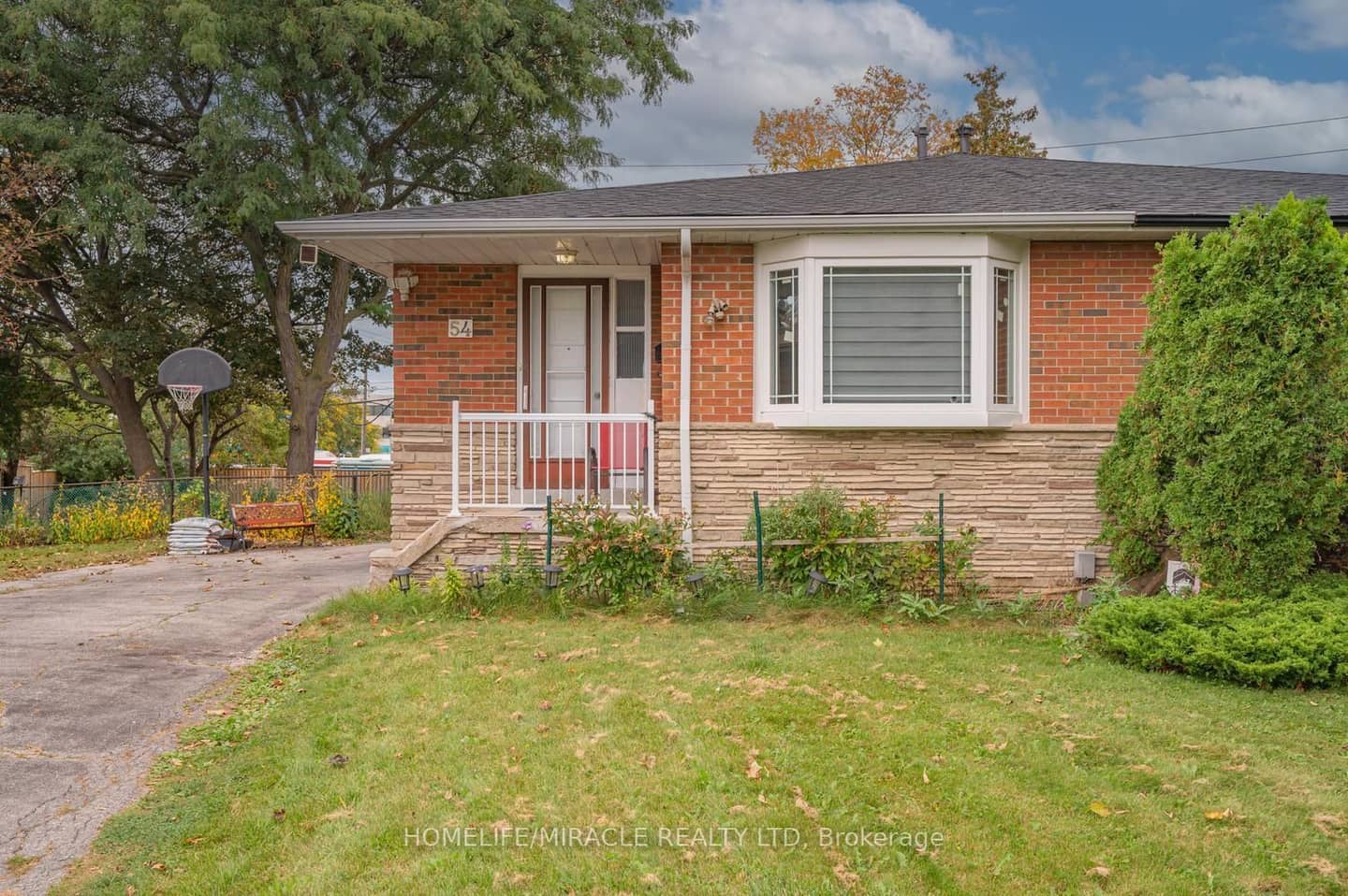 54 Sunderland Crescent, Toronto, ON M1H 2V3