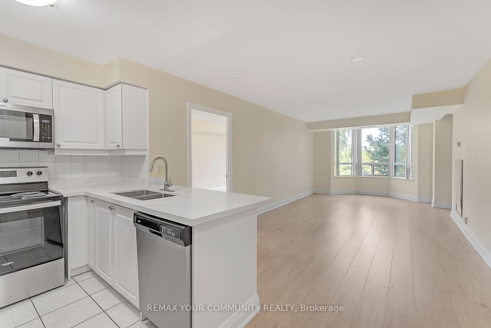 80 Harrison Garden Boulevard 318, Toronto, ON M2N 7E3