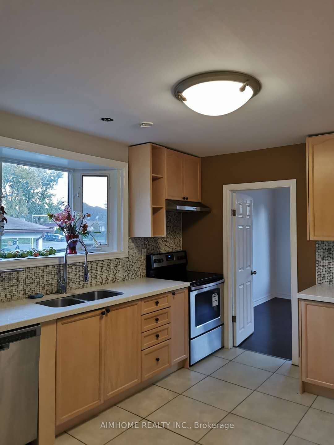 20 Lisburn Crescent, Toronto, ON M2J 2Z5