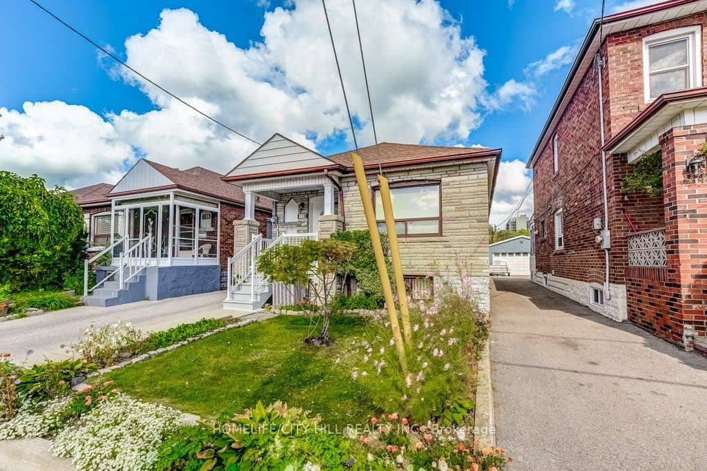 118 Lambton Avenue, Toronto, ON M6N 2S9