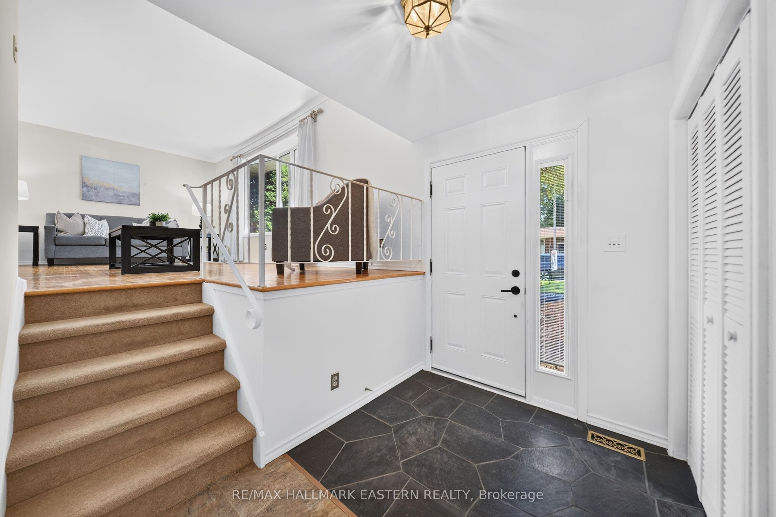 1337 Franklin Drive W, Peterborough, ON K9H 6Z5