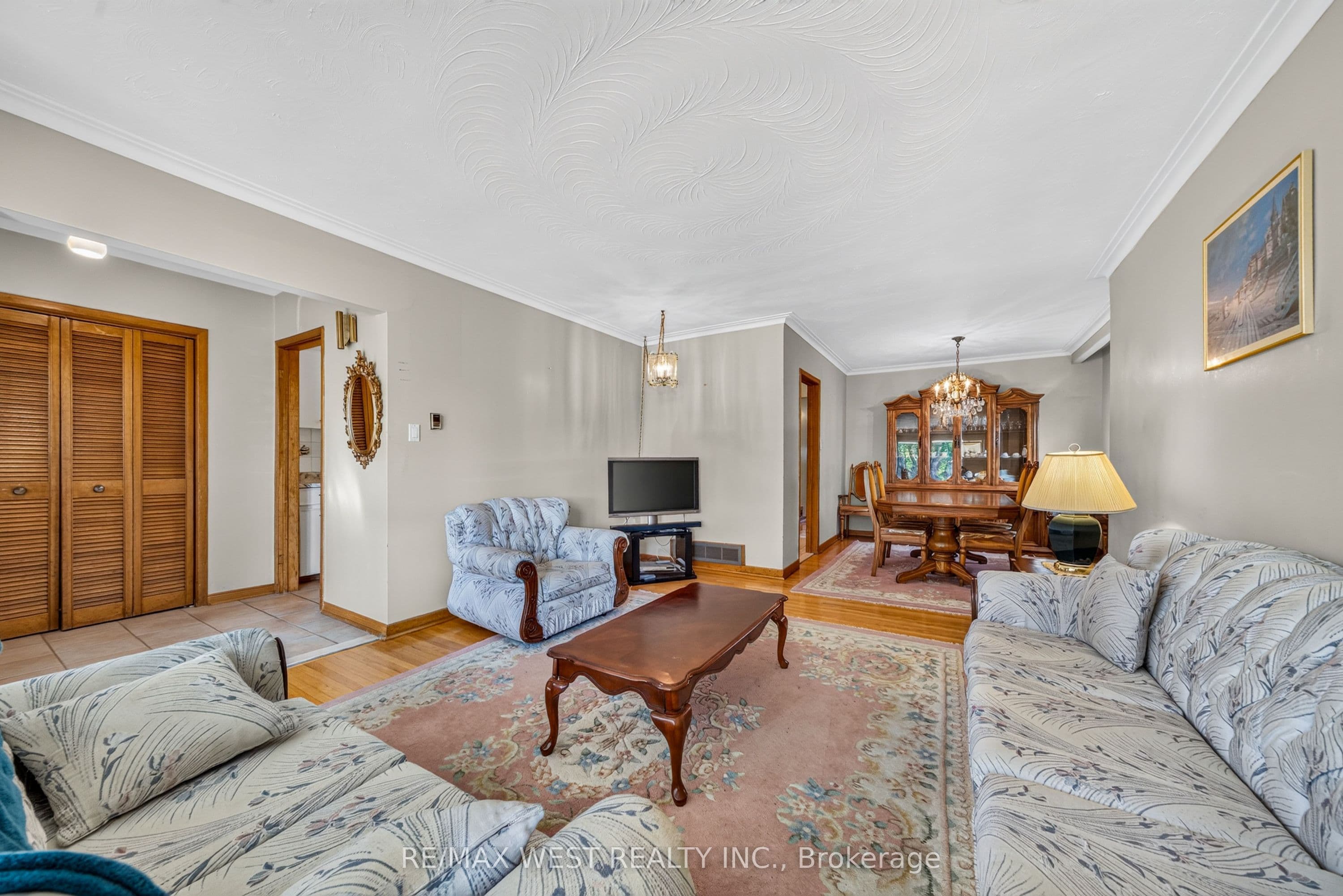 18 Pheasant Valley Court, Markham, ON L3T 2H1