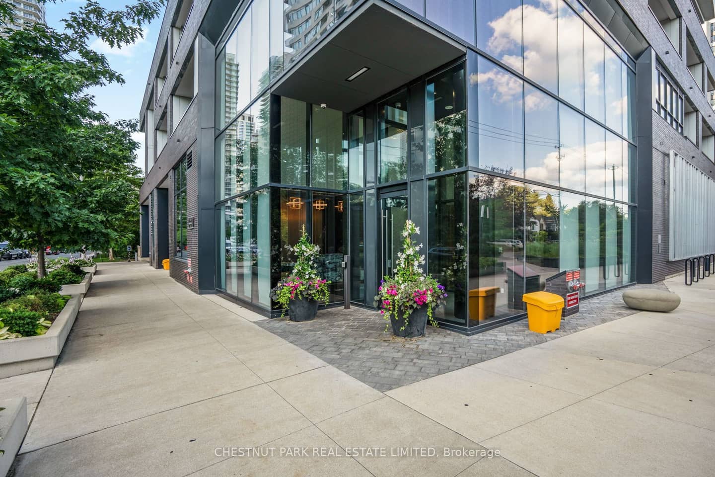 11 Lillian Street 1802, Toronto, ON M4S 2H7