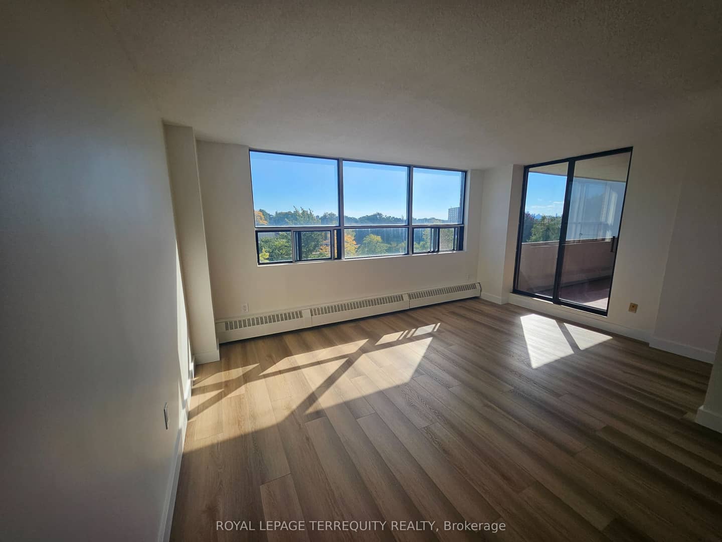 25 Sunrise Avenue 311, Toronto, ON M4A 2S2