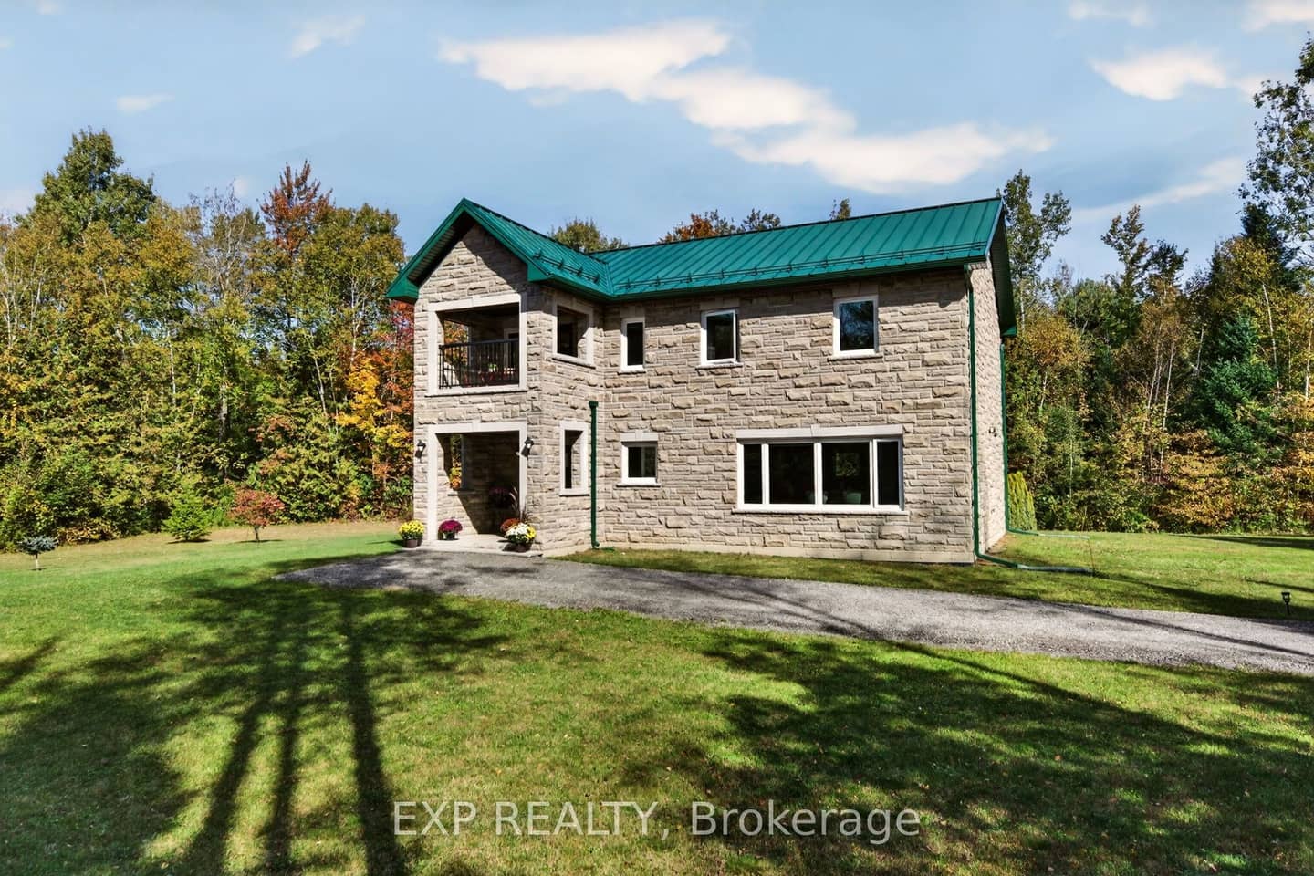 9525 Old Homestead Road, Georgina, ON L0E 1N0