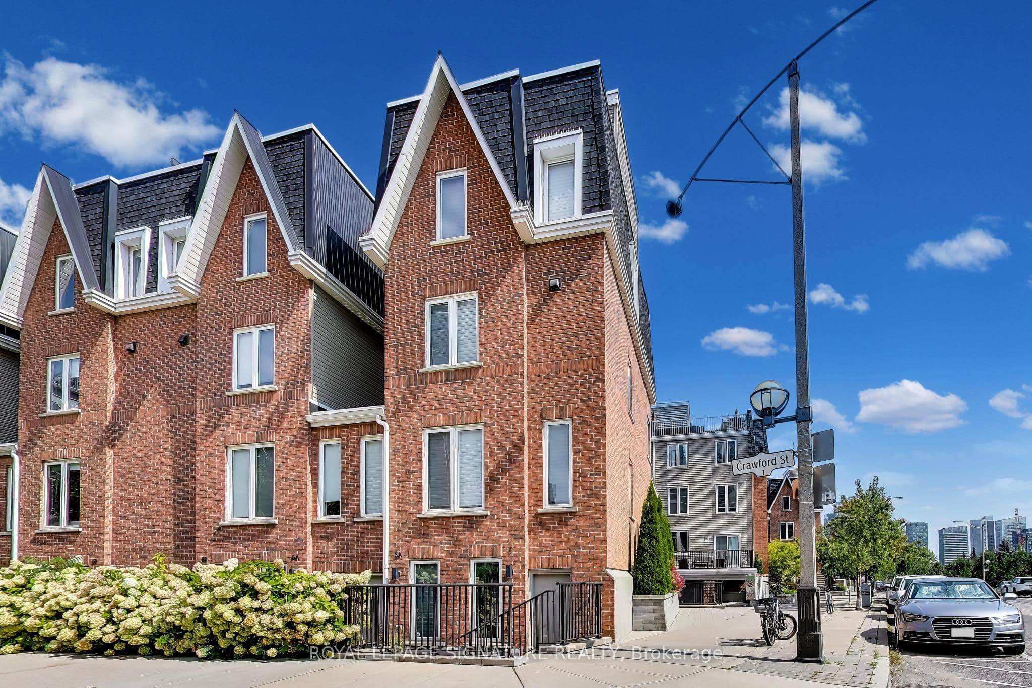 1 Crawford Street, Toronto, ON M6K 3M3
